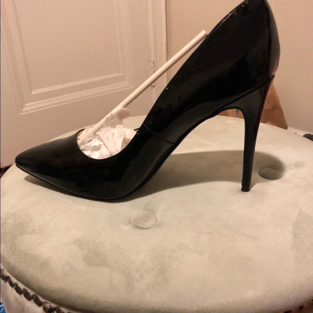 COPY - Black patent pointy heels